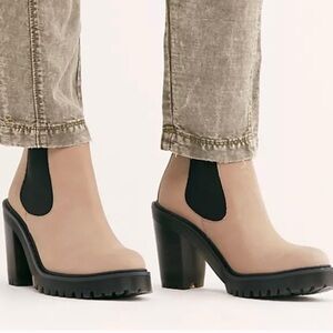 Dr. Martens Hurston Heeled Chelsea Boots